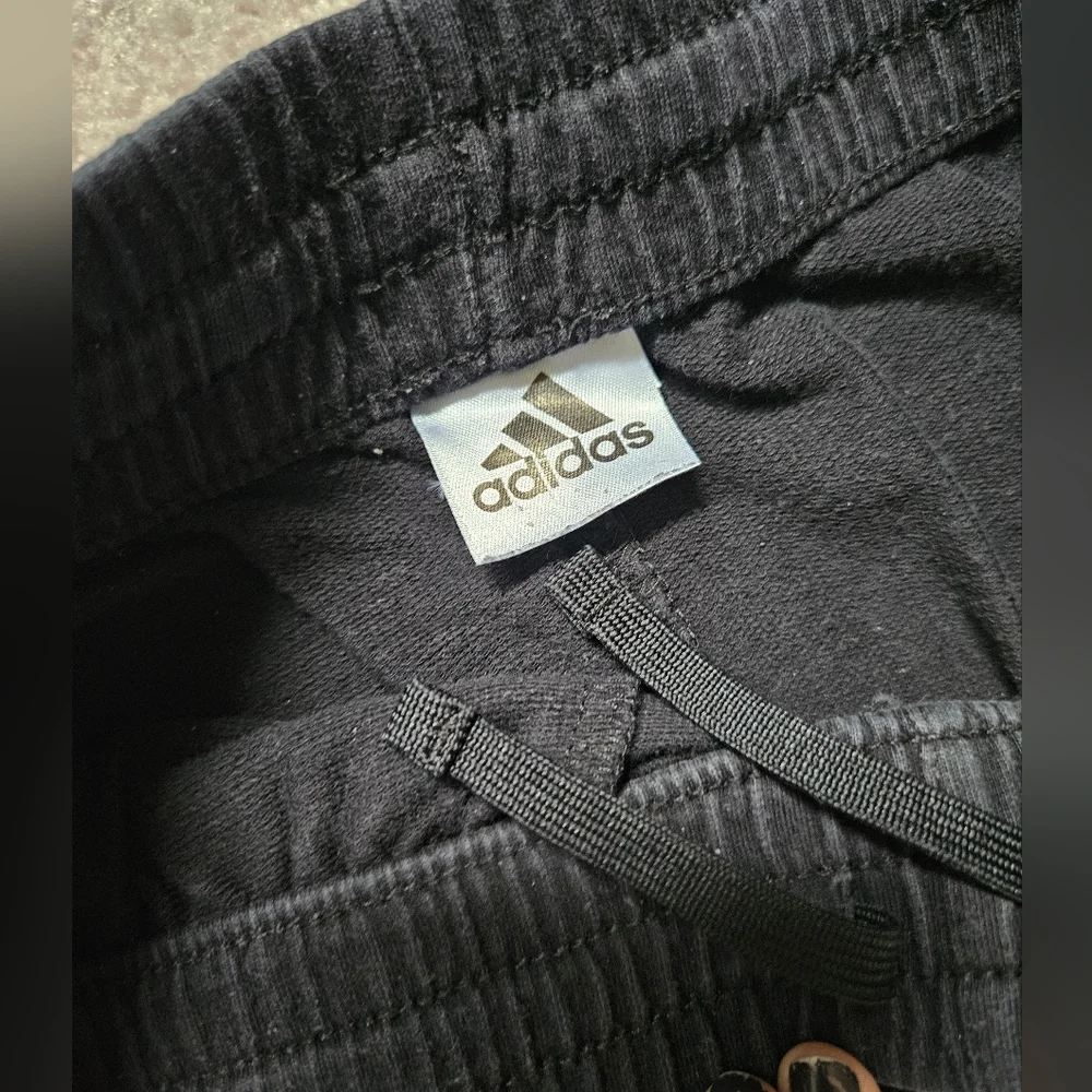Small ADIDAS pants - Picture 3 of 5